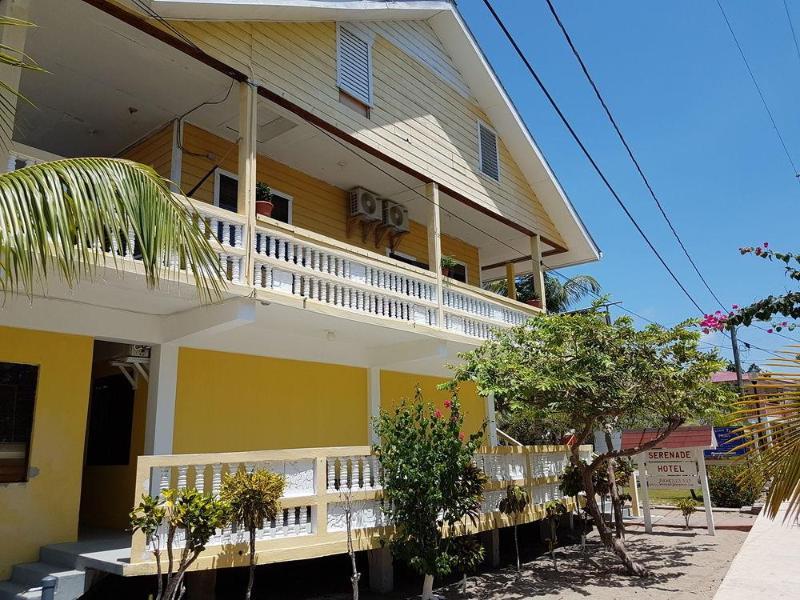 Serenade Hotel Placencia Esterno foto