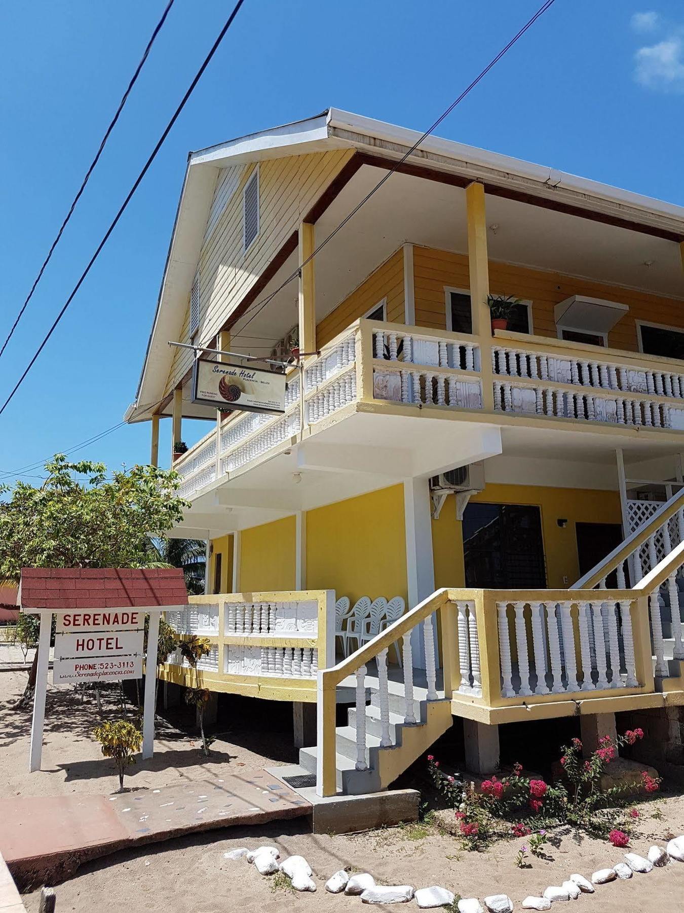 Serenade Hotel Placencia Esterno foto