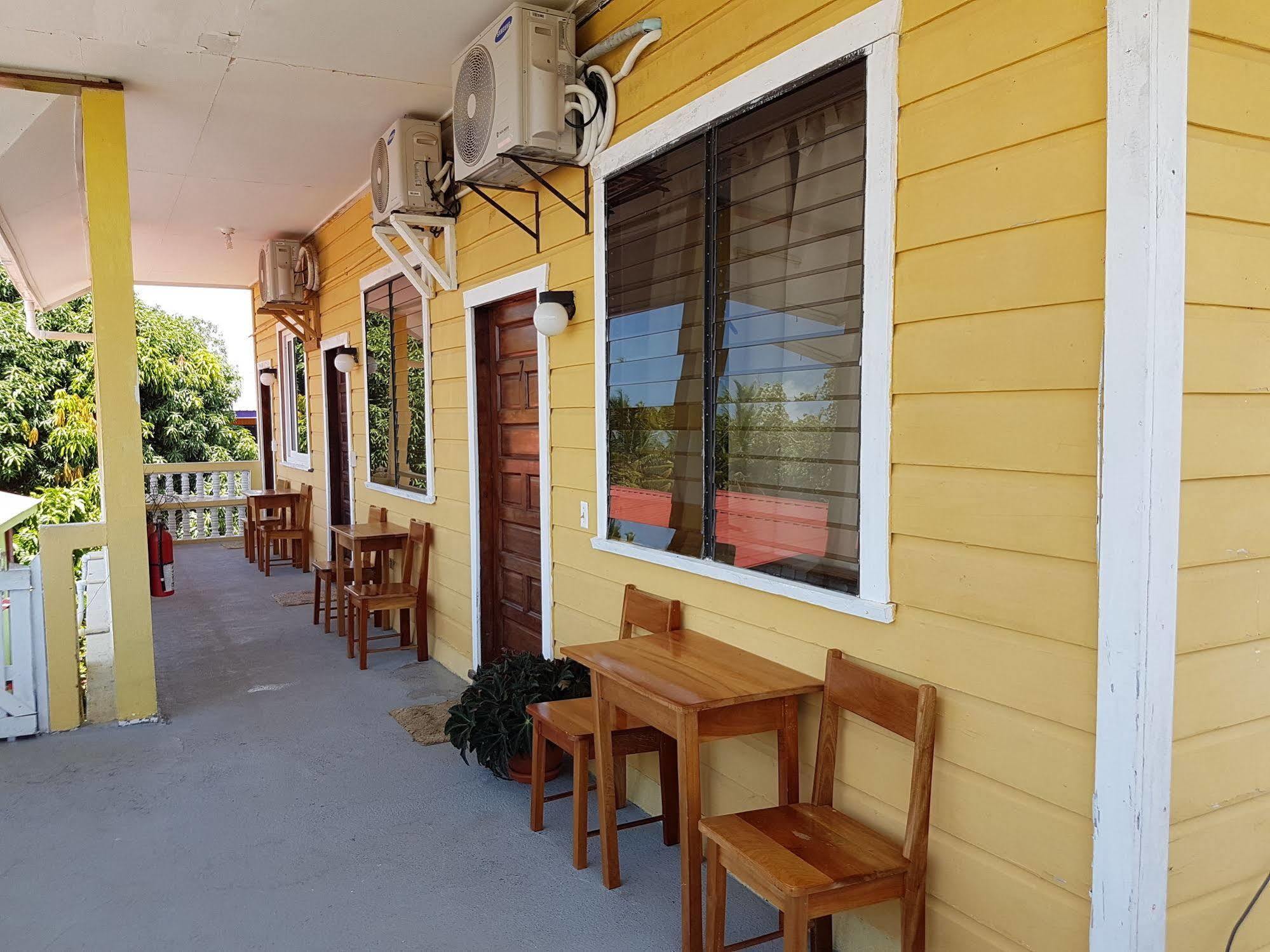 Serenade Hotel Placencia Esterno foto