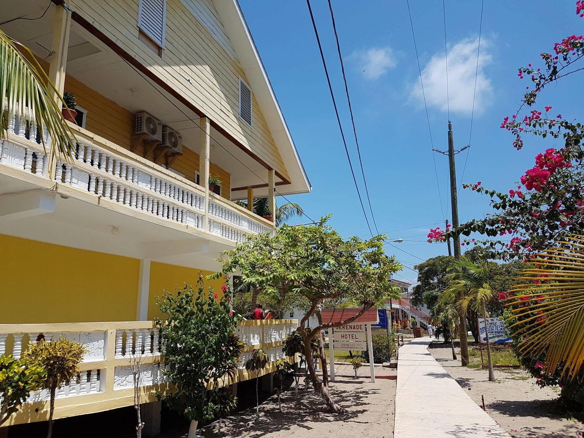Serenade Hotel Placencia Esterno foto