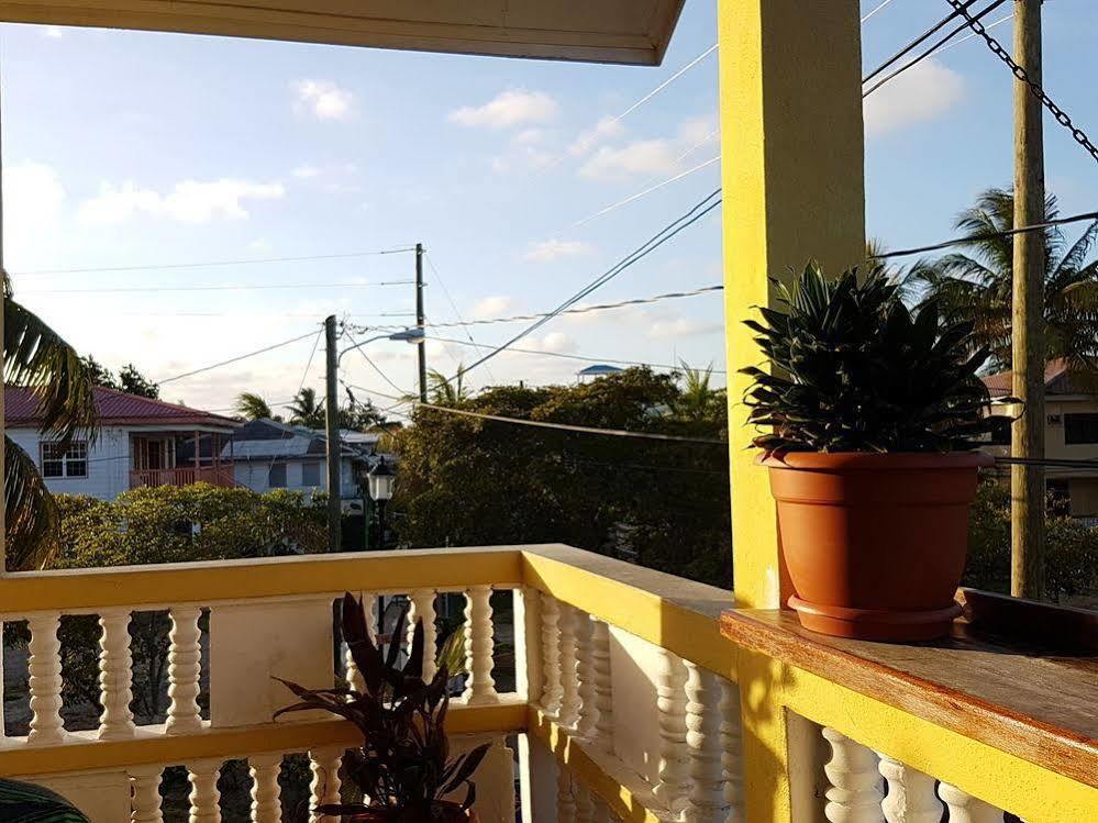 Serenade Hotel Placencia Esterno foto